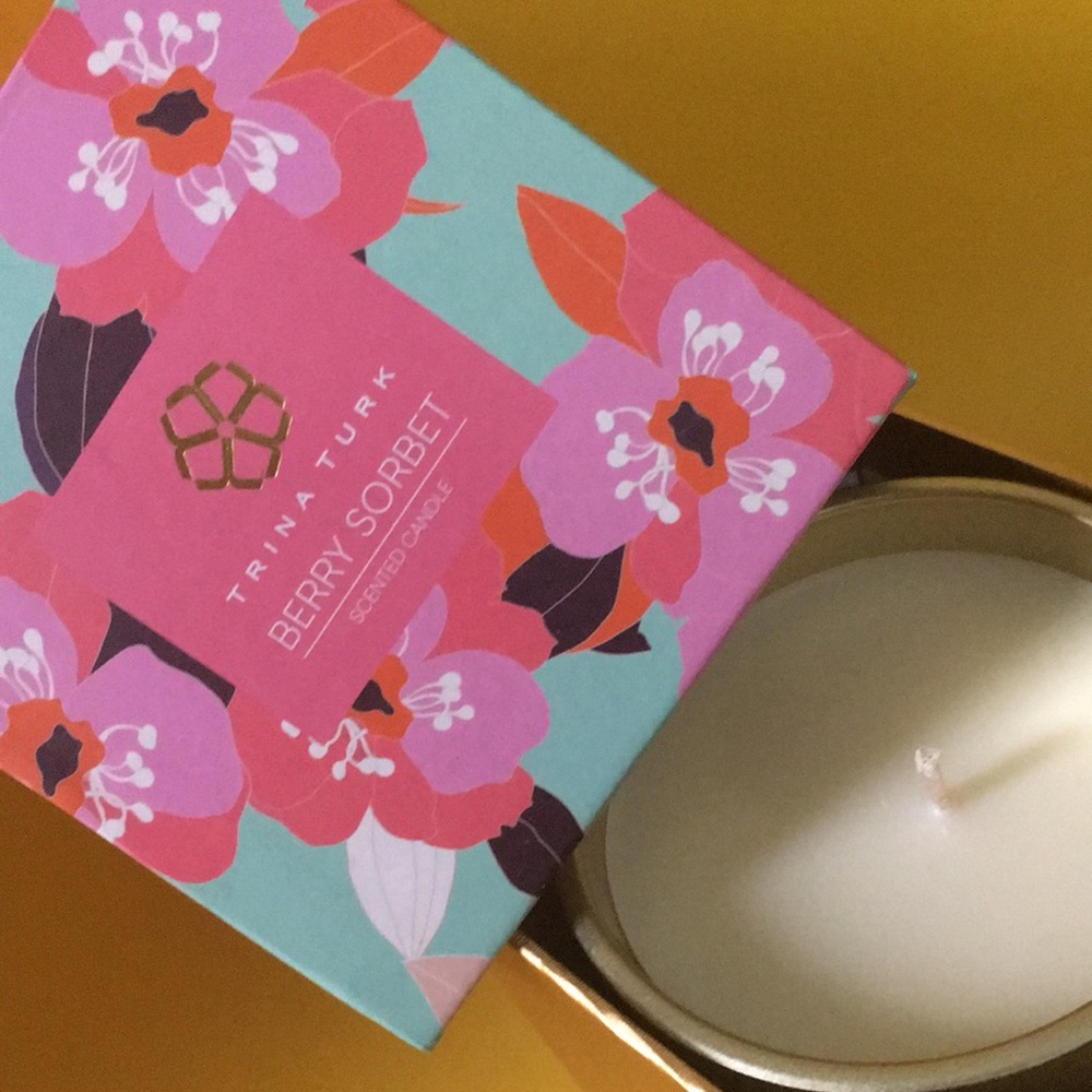 Trina Turk BERRY SORBET I Wick Candle NEW in box GOLD GLASS luxury fine scented